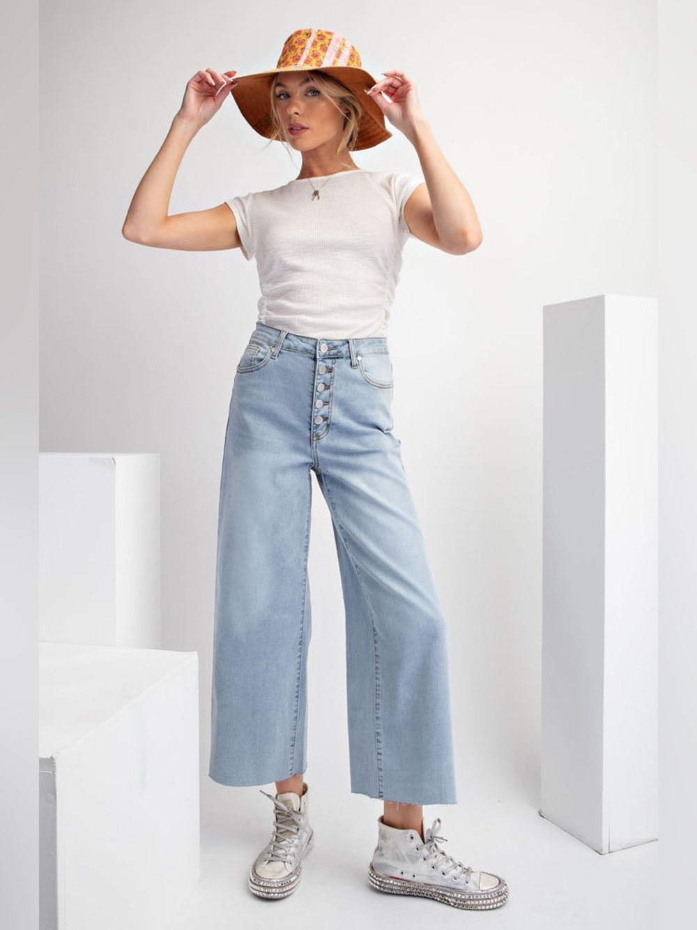 Easel button front ankle jeans lightweight and very stretchy nwt